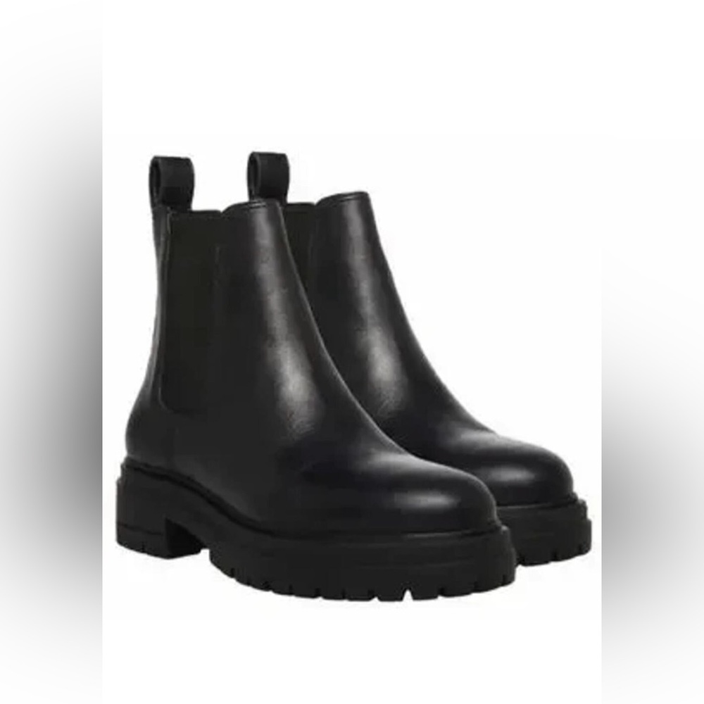 STEVE MADDEN Black Leather Handout Pull On Ankle Boots